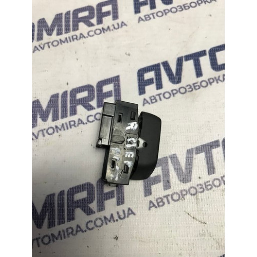 Кнопка центрального замка права Opel Insignia 2008-2017 22899704